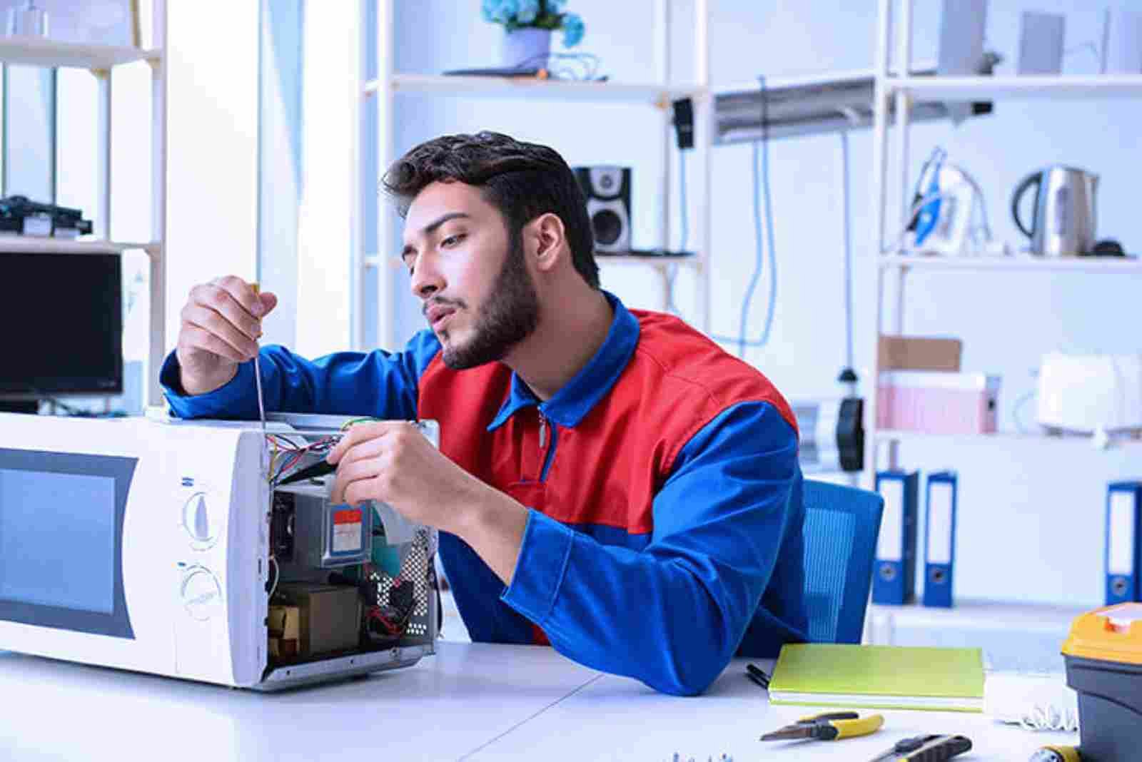 Why Your Oven Smells of Gas When Cooking